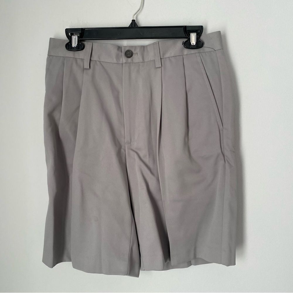 Izod Men’s Plaid Front Gray Chino Shorts size 30